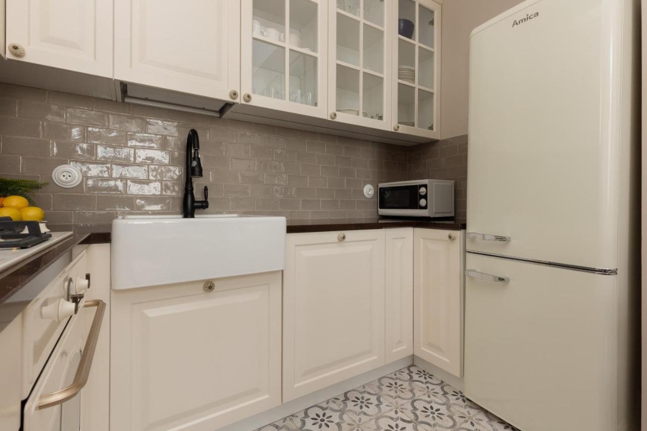 Metro Rondo Onz Apartment By Noclegi Renters Warsawa Bagian luar foto