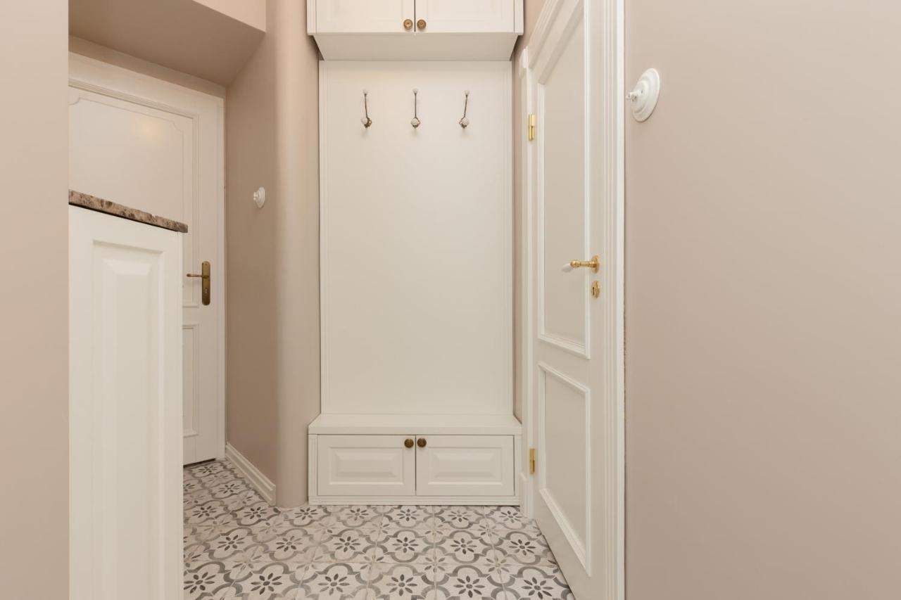 Metro Rondo Onz Apartment By Noclegi Renters Warsawa Bagian luar foto