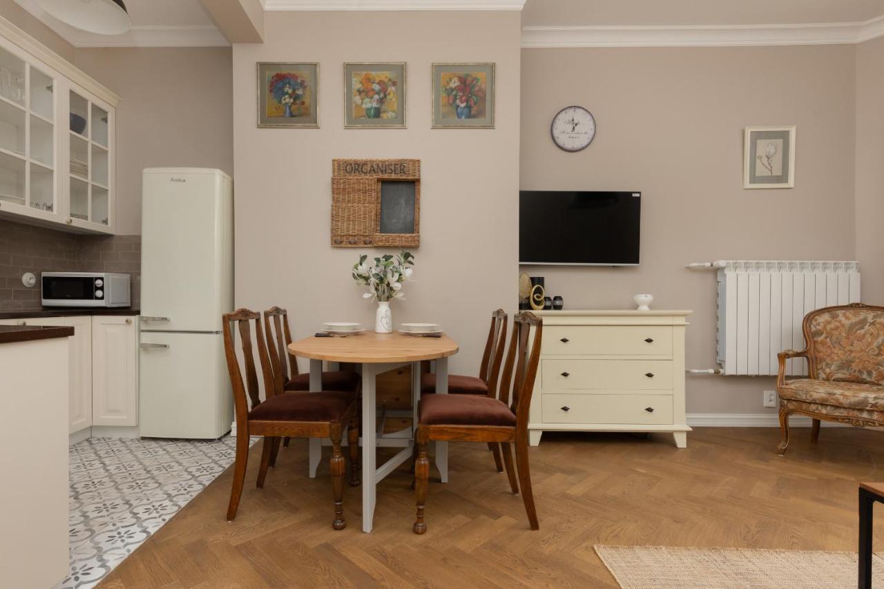 Metro Rondo Onz Apartment By Noclegi Renters Warsawa Bagian luar foto